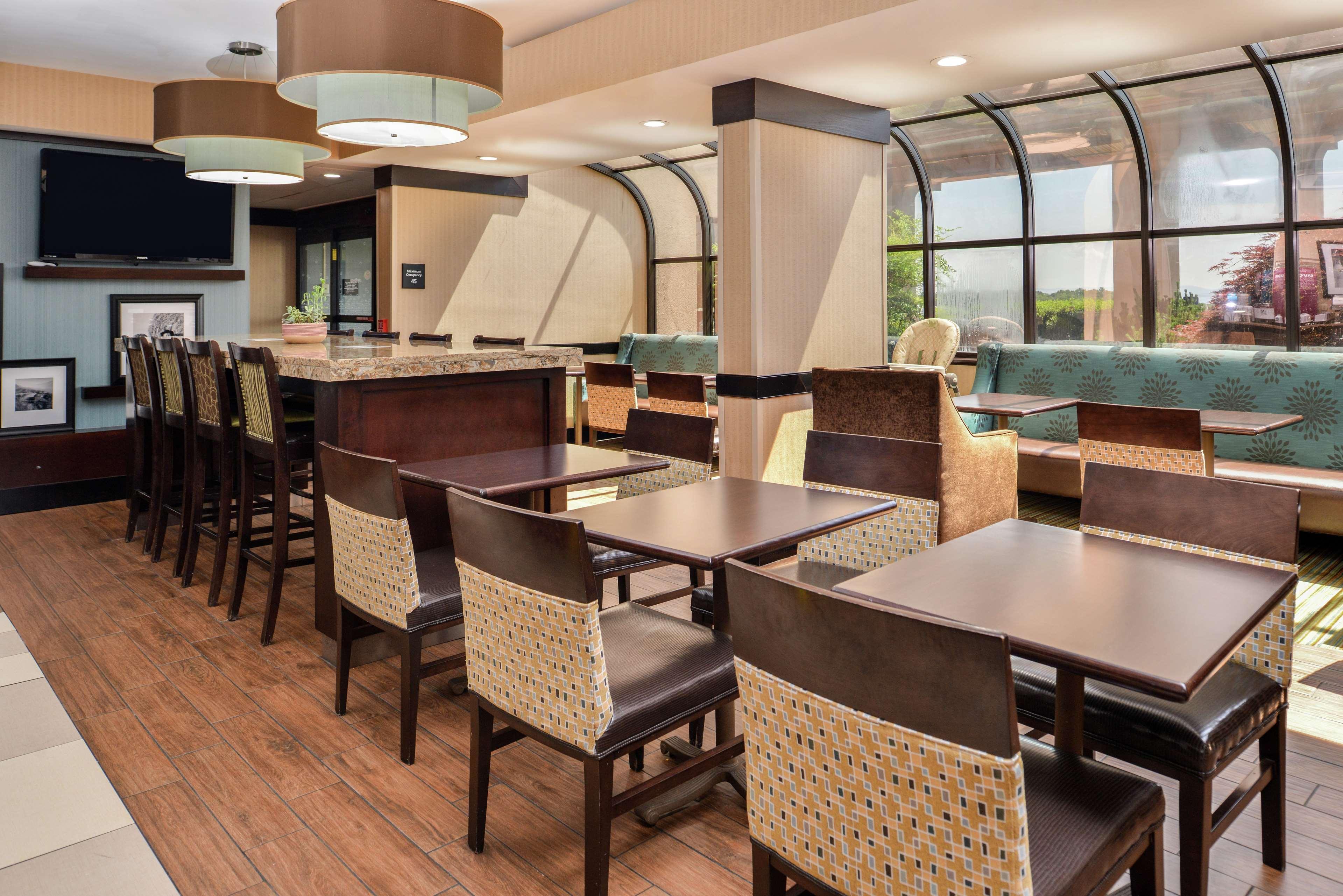 Hampton Inn Стантън Екстериор снимка