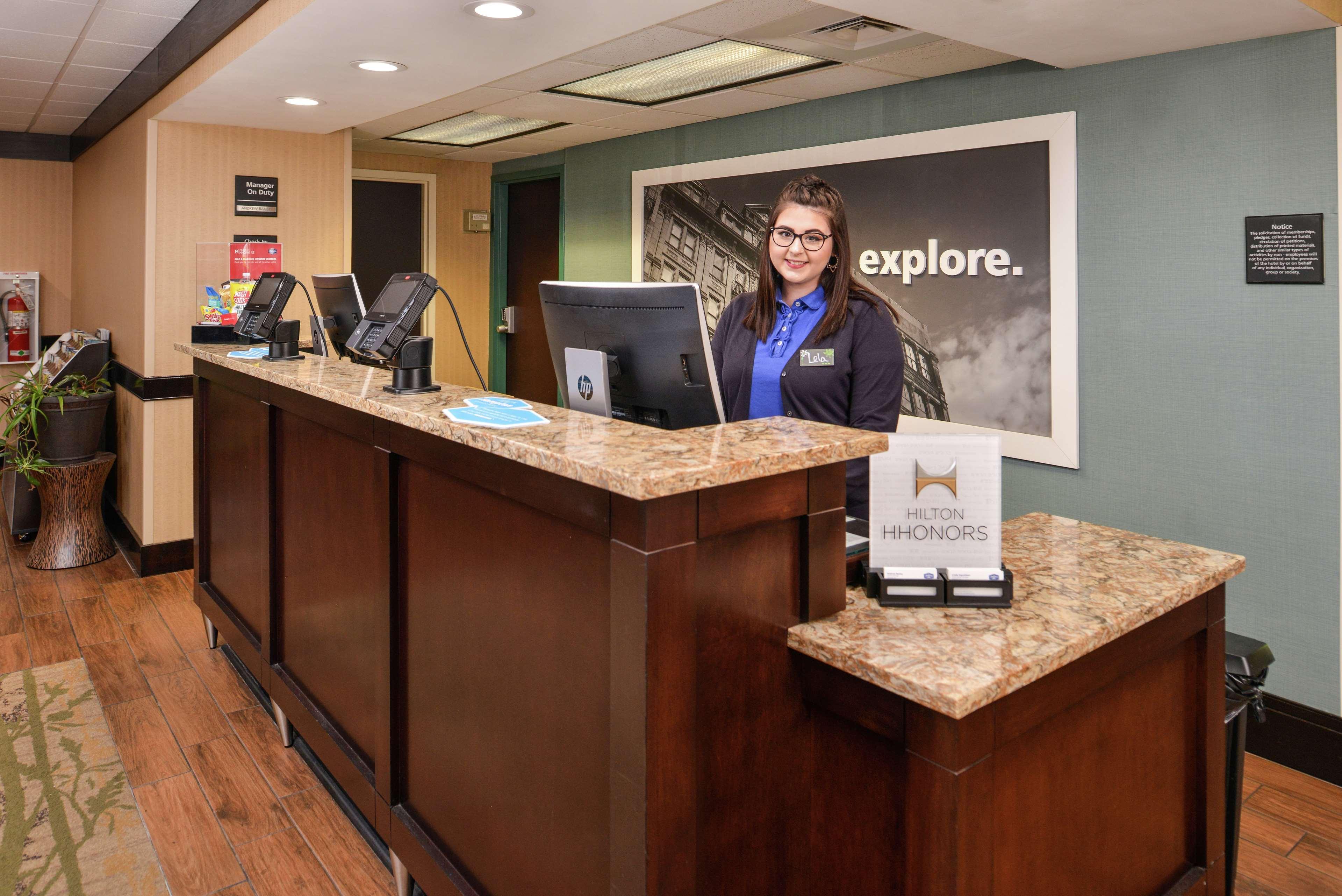 Hampton Inn Стантън Екстериор снимка