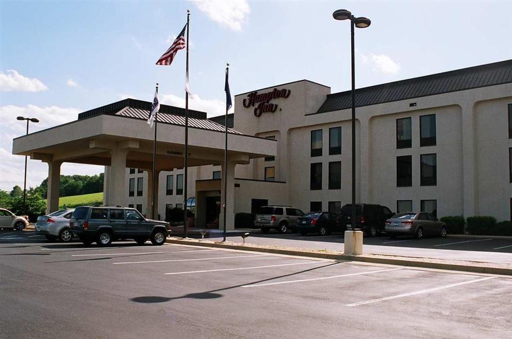 Hampton Inn Стантън Екстериор снимка