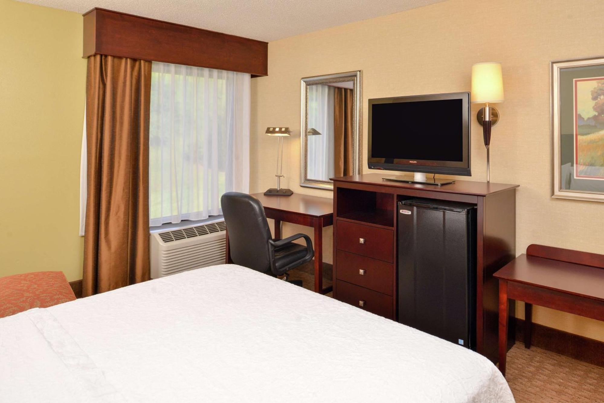 Hampton Inn Стантън Екстериор снимка