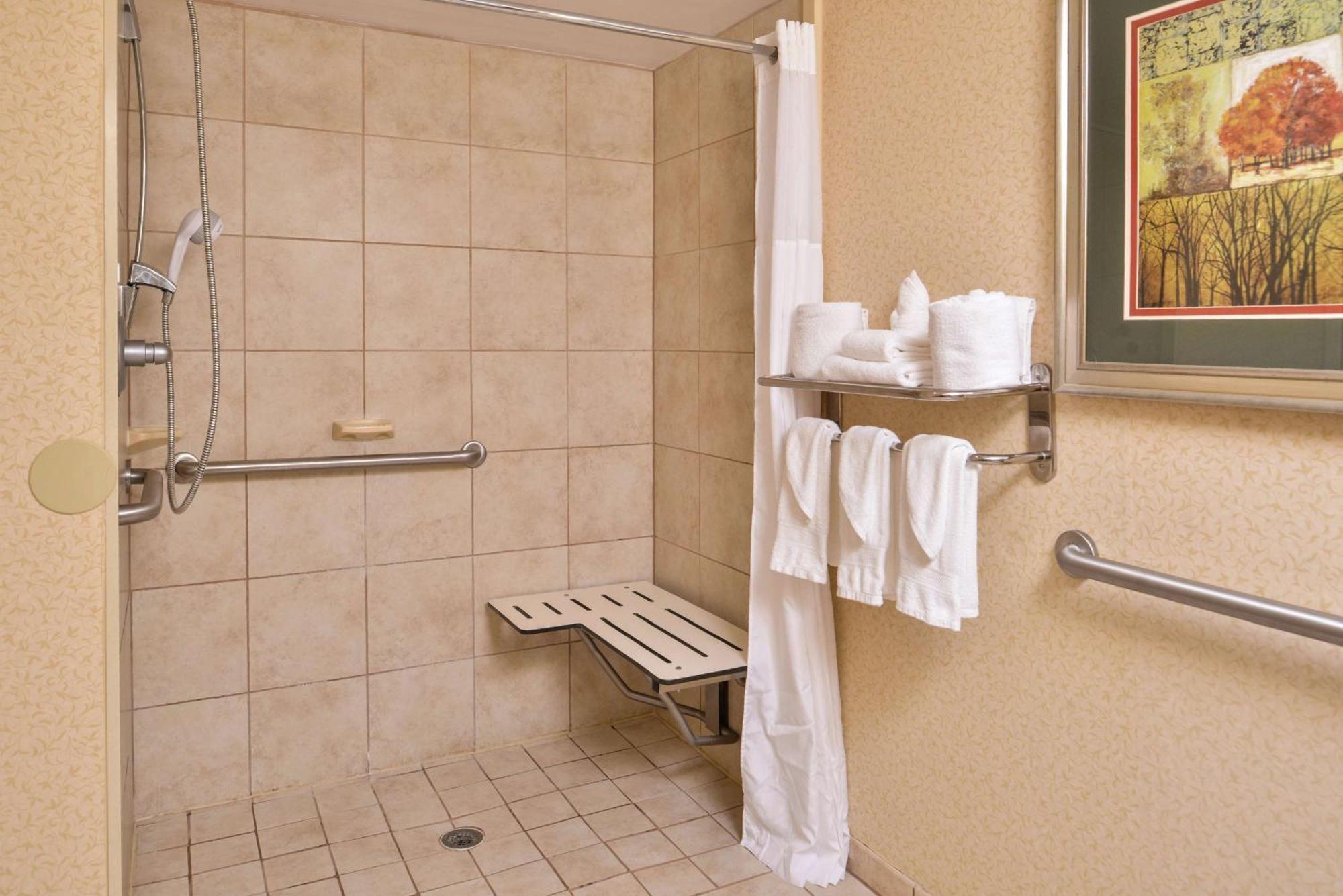 Hampton Inn Стантън Екстериор снимка