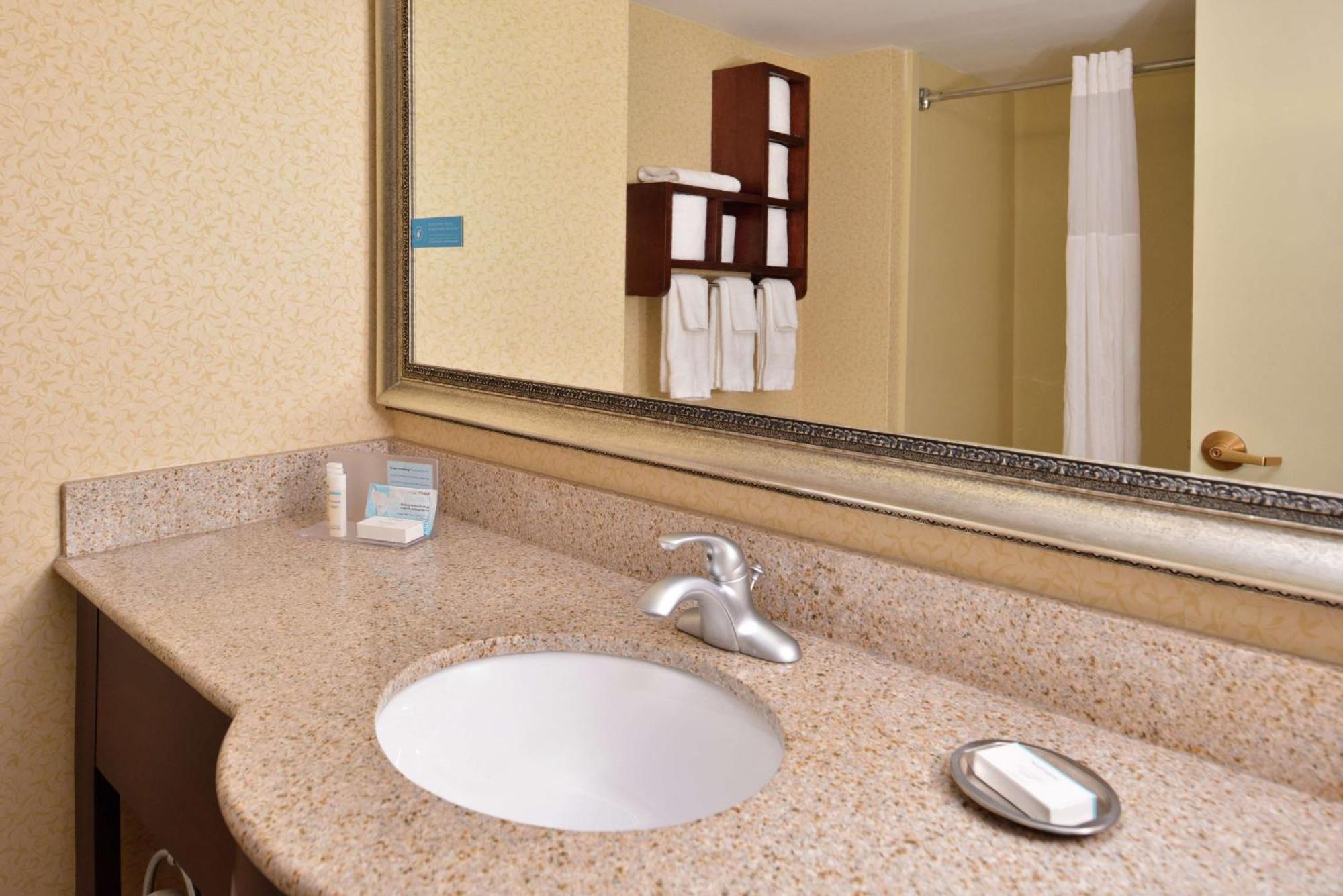 Hampton Inn Стантън Екстериор снимка