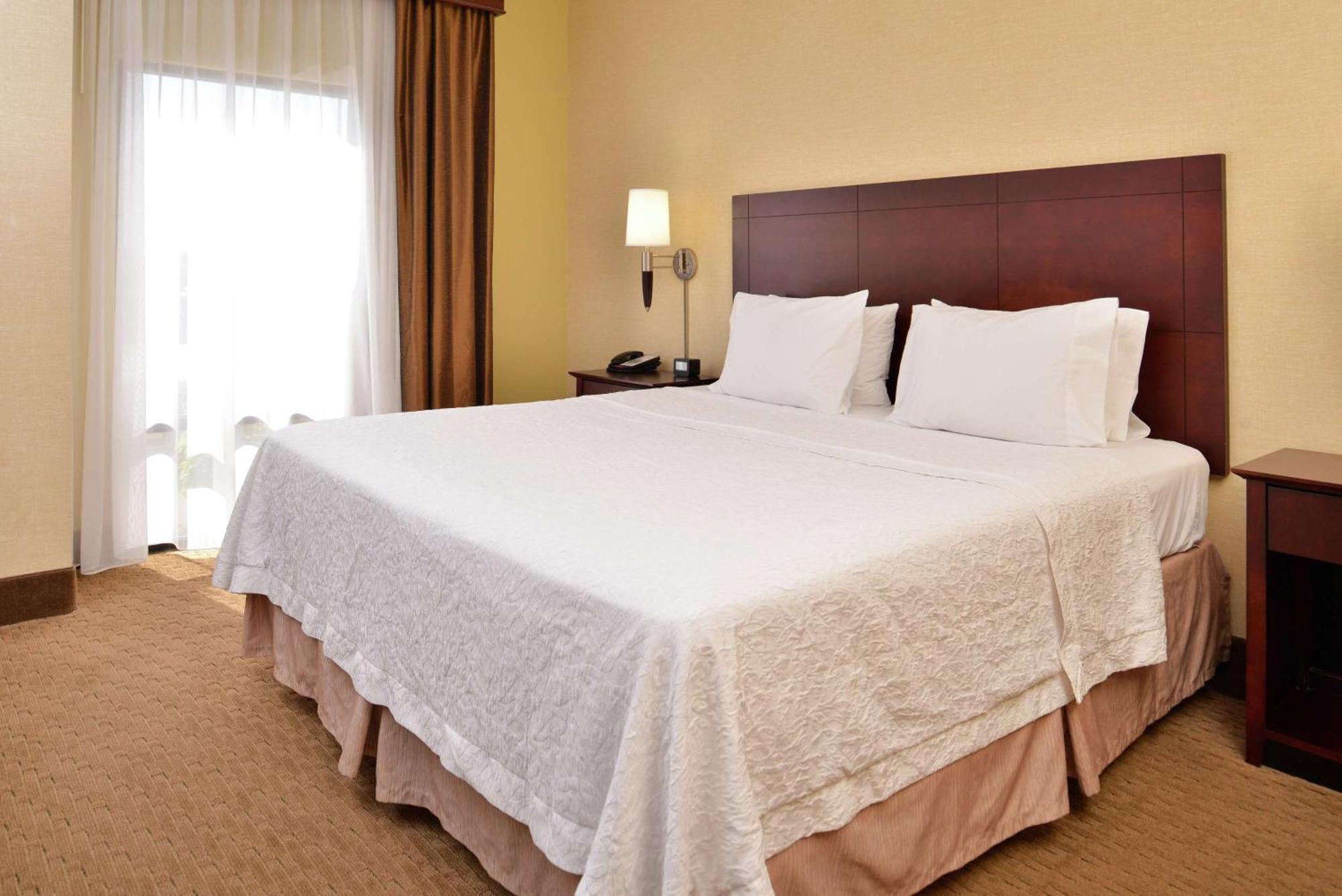 Hampton Inn Стантън Екстериор снимка