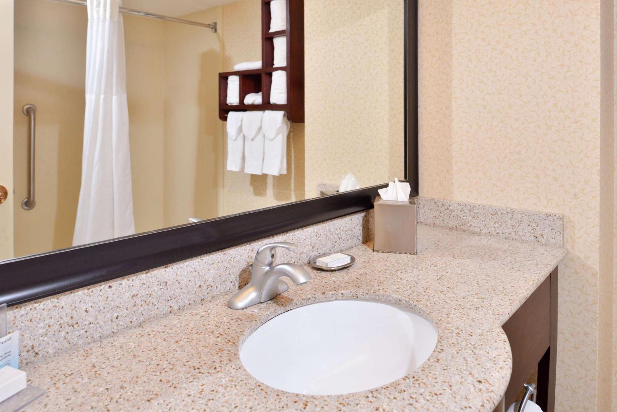 Hampton Inn Стантън Екстериор снимка