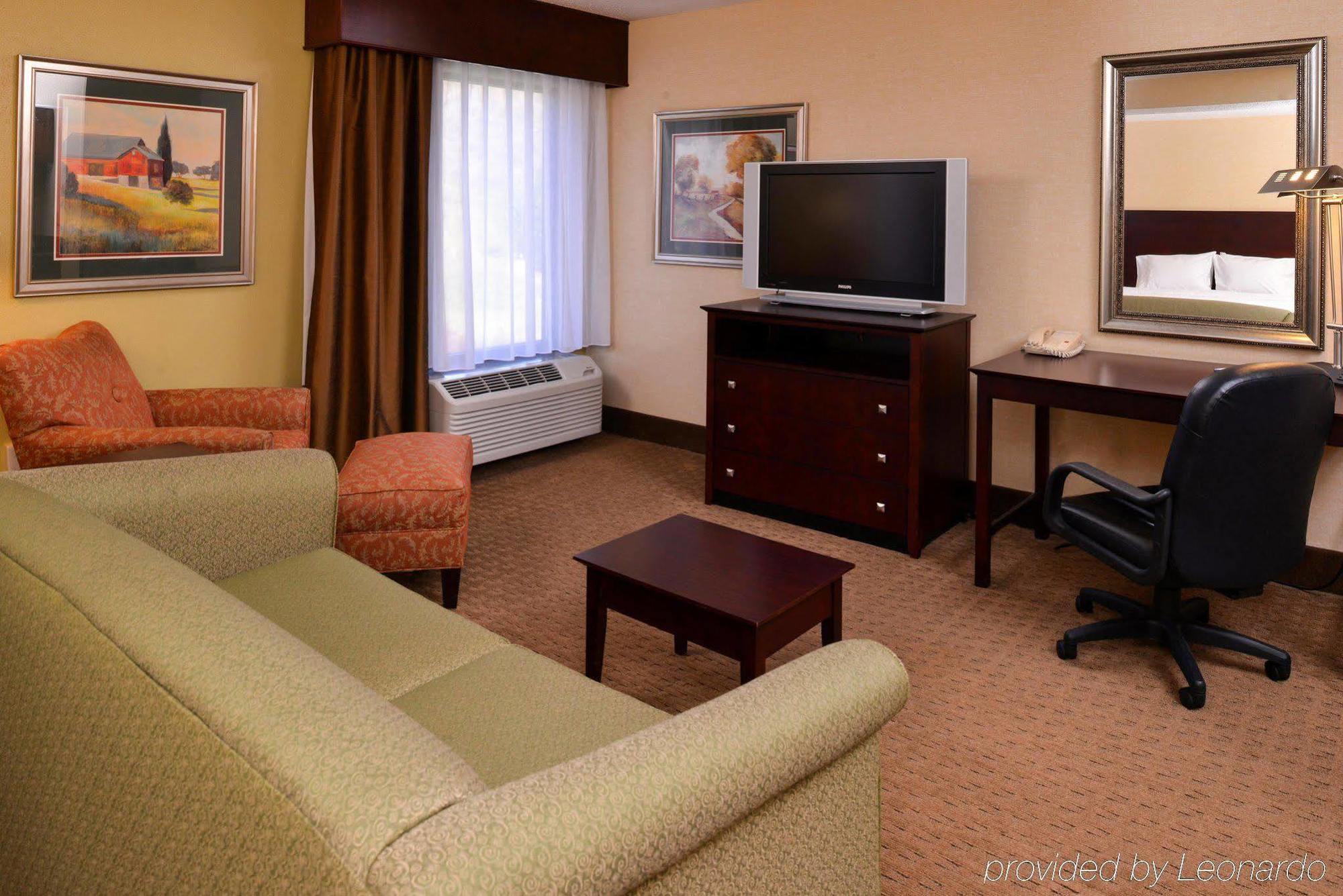 Hampton Inn Стантън Екстериор снимка