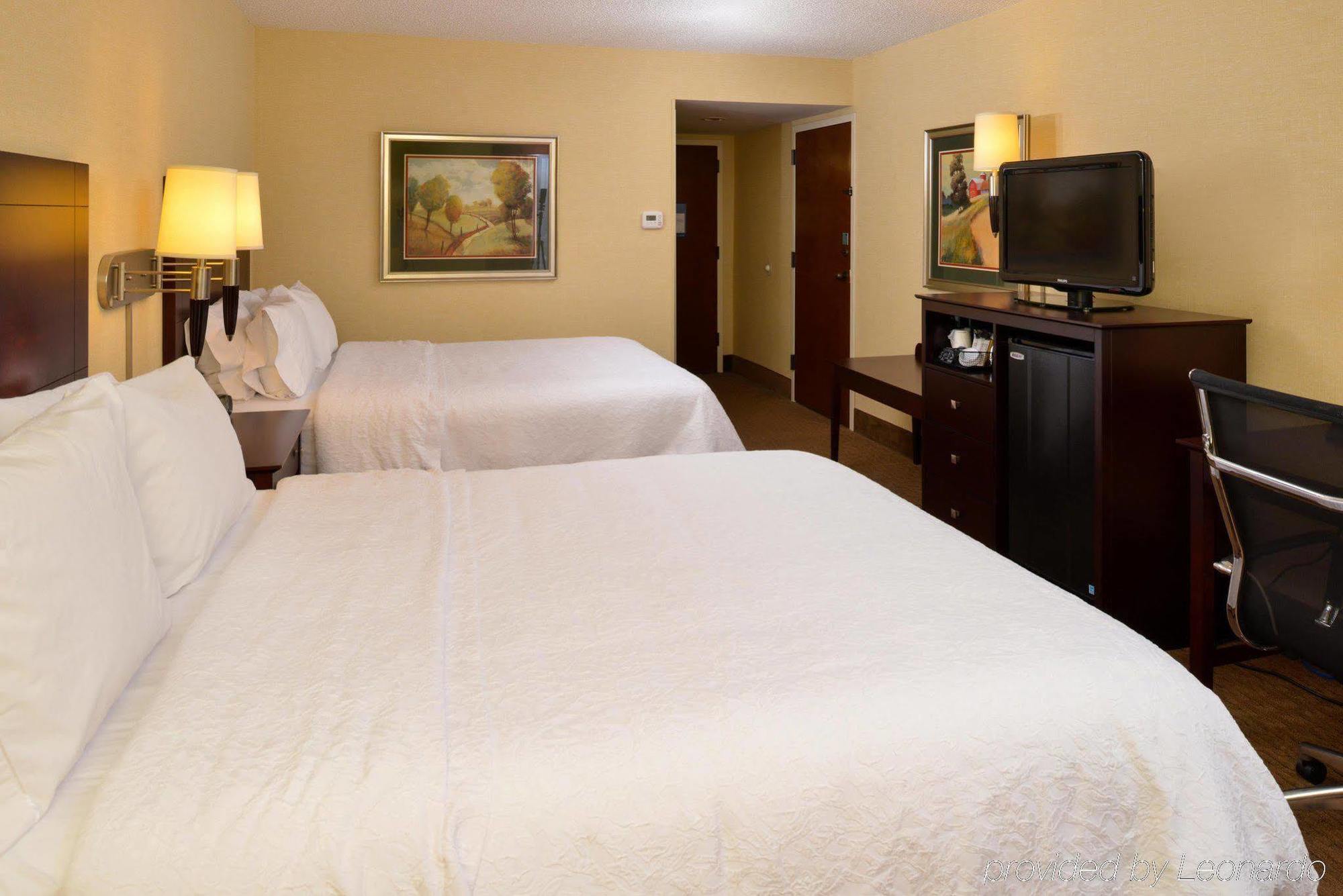 Hampton Inn Стантън Екстериор снимка